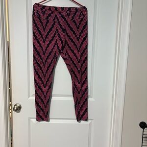 LuLaRoe Wonen’s Chevron Leggings - Pink and Black-Tall and curvy